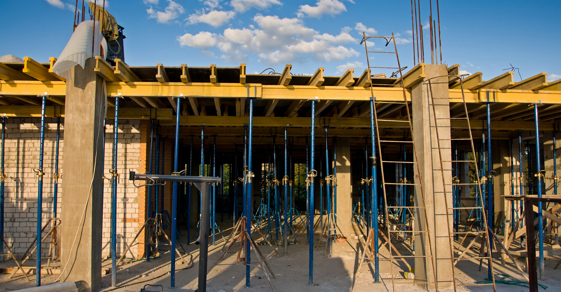 Техномонолит